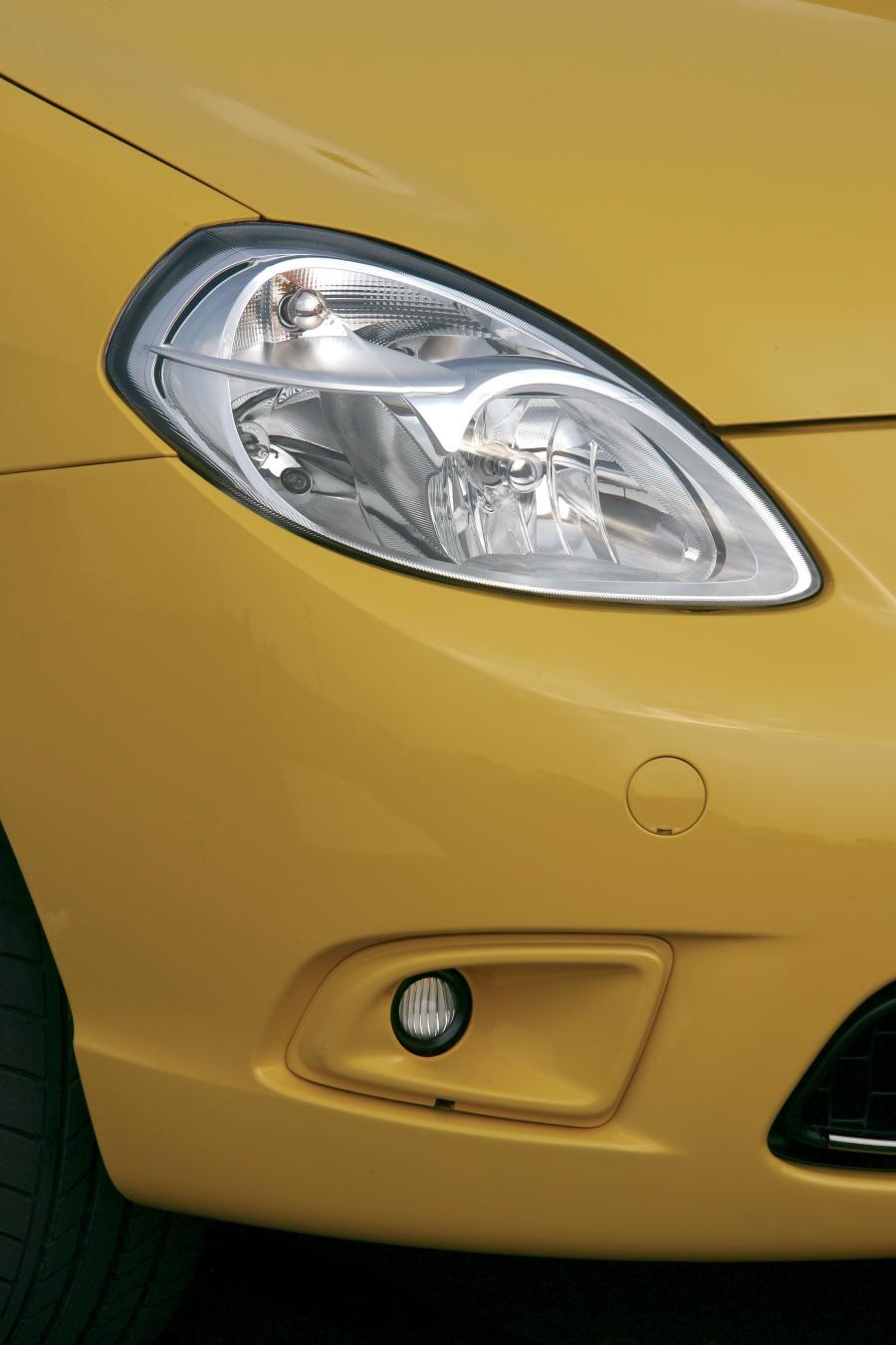 Детали экстерьера Lancia Ypsilon Sport by MomoDesign (843) 2007 года  (фото 1 из 69)